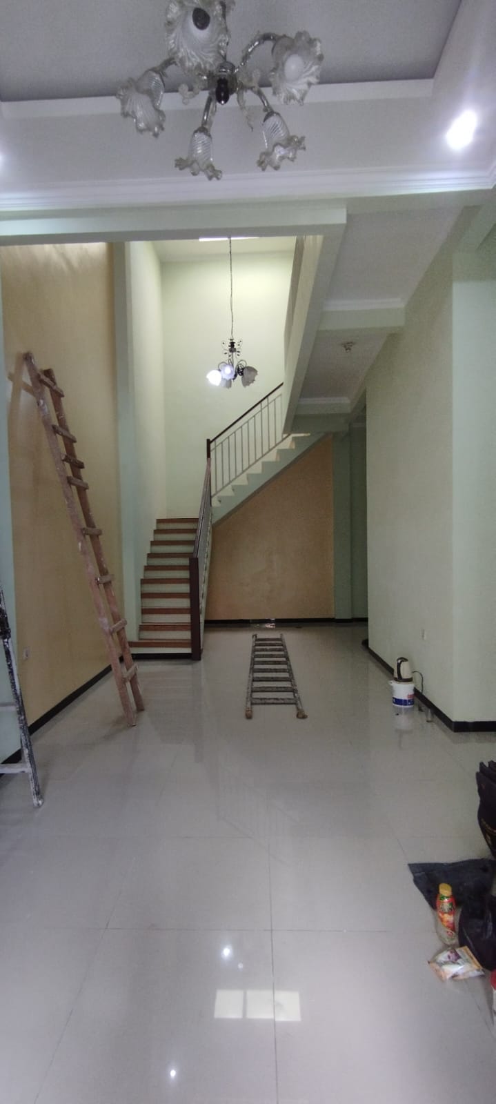 DISEWAKAN RUMAH MINIMALIS 2 LANTAI, DEKAT SEKOLAH NASIONAL 3 BAHASA PUTERA HARAPAN