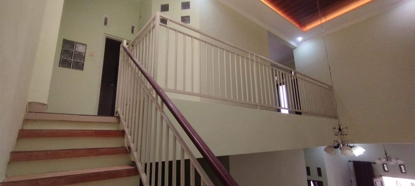 DISEWAKAN RUMAH MINIMALIS 2 LANTAI, DEKAT SEKOLAH NASIONAL 3 BAHASA PUTERA HARAPAN