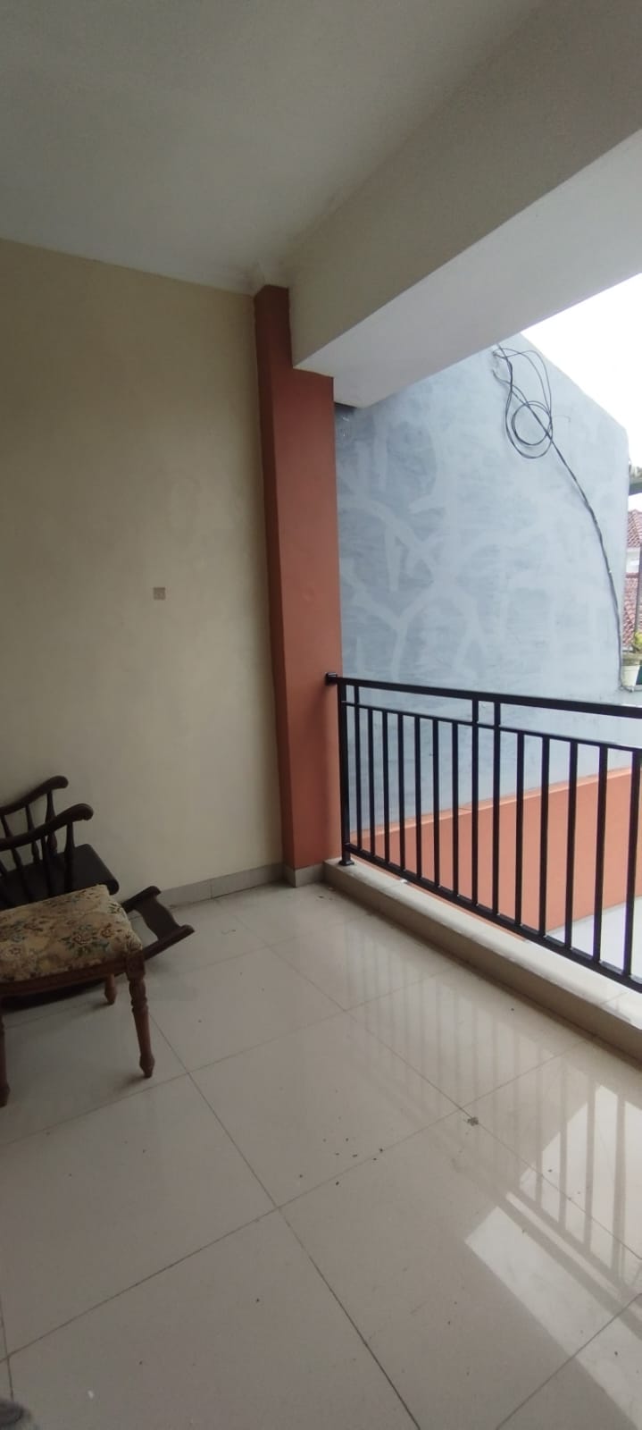 DISEWAKAN RUMAH MINIMALIS 2 LANTAI, DEKAT SEKOLAH NASIONAL 3 BAHASA PUTERA HARAPAN