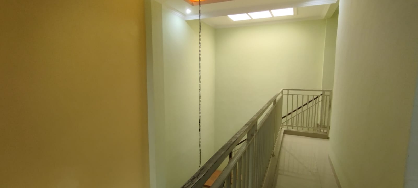 DISEWAKAN RUMAH MINIMALIS 2 LANTAI, DEKAT SEKOLAH NASIONAL 3 BAHASA PUTERA HARAPAN