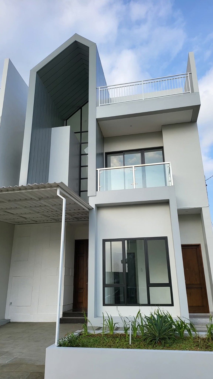 Rumah Minimalis Di Pusat Kota Dekat Menara Teratai - Kalibener