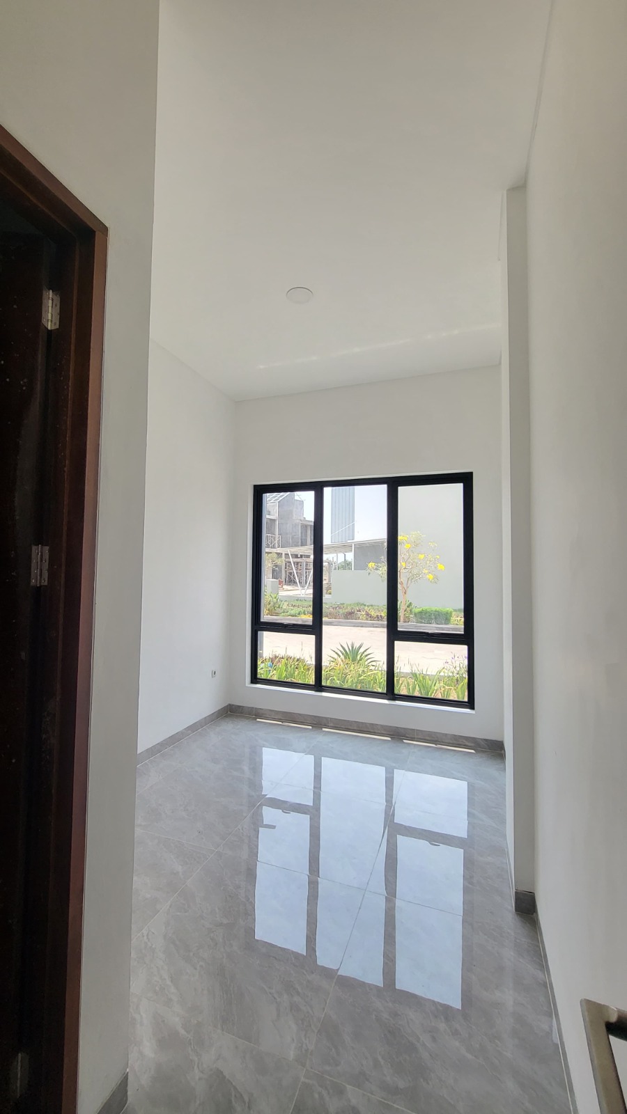 Rumah Minimalis Di Pusat Kota Dekat Menara Teratai - Kalibener