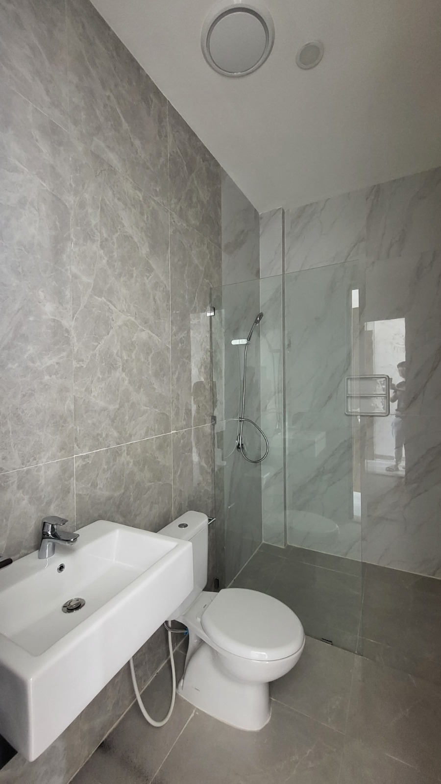 Rumah Minimalis Di Pusat Kota Dekat Menara Teratai - Kalibener