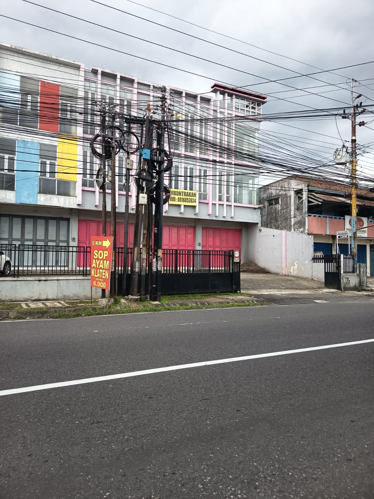 Disewakan ruko 3 lantai mewah lokasi strategis bisnis Purwokerto