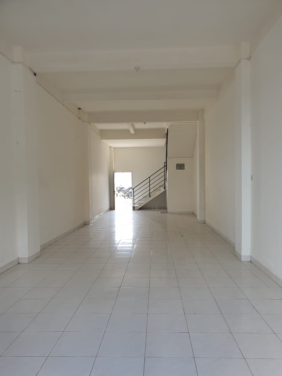 Disewakan ruko 3 lantai mewah lokasi strategis bisnis Purwokerto