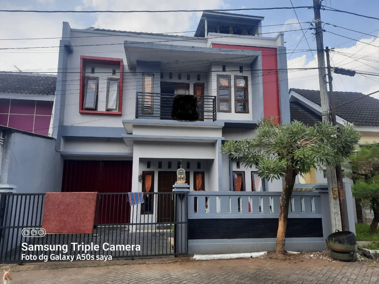 Dijual Rumah 2 Lantai Luas dan Terawat