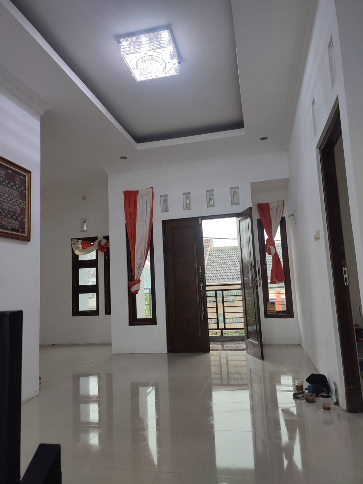 Dijual Rumah 2 Lantai Luas dan Terawat