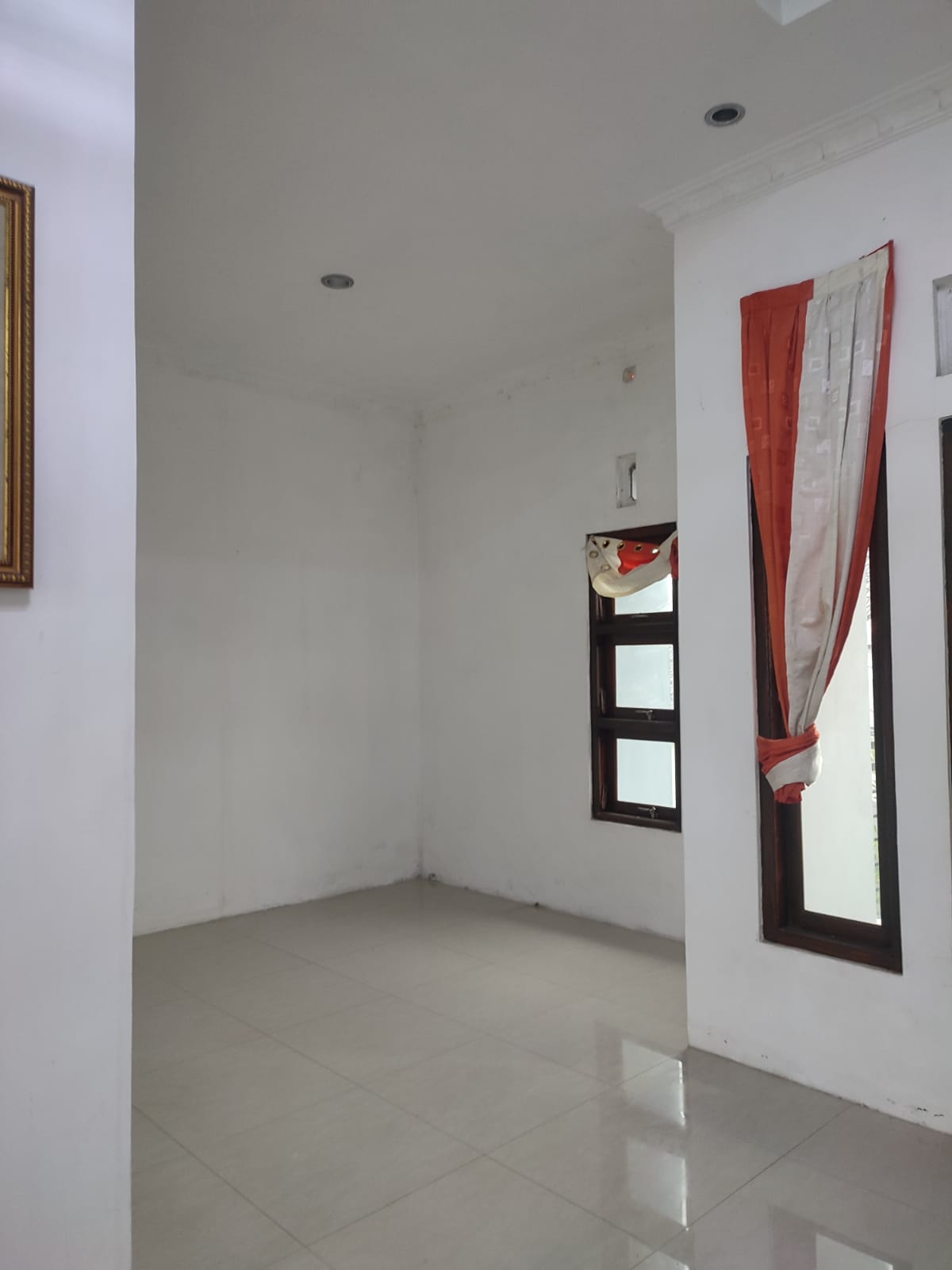 Dijual Rumah 2 Lantai Luas dan Terawat