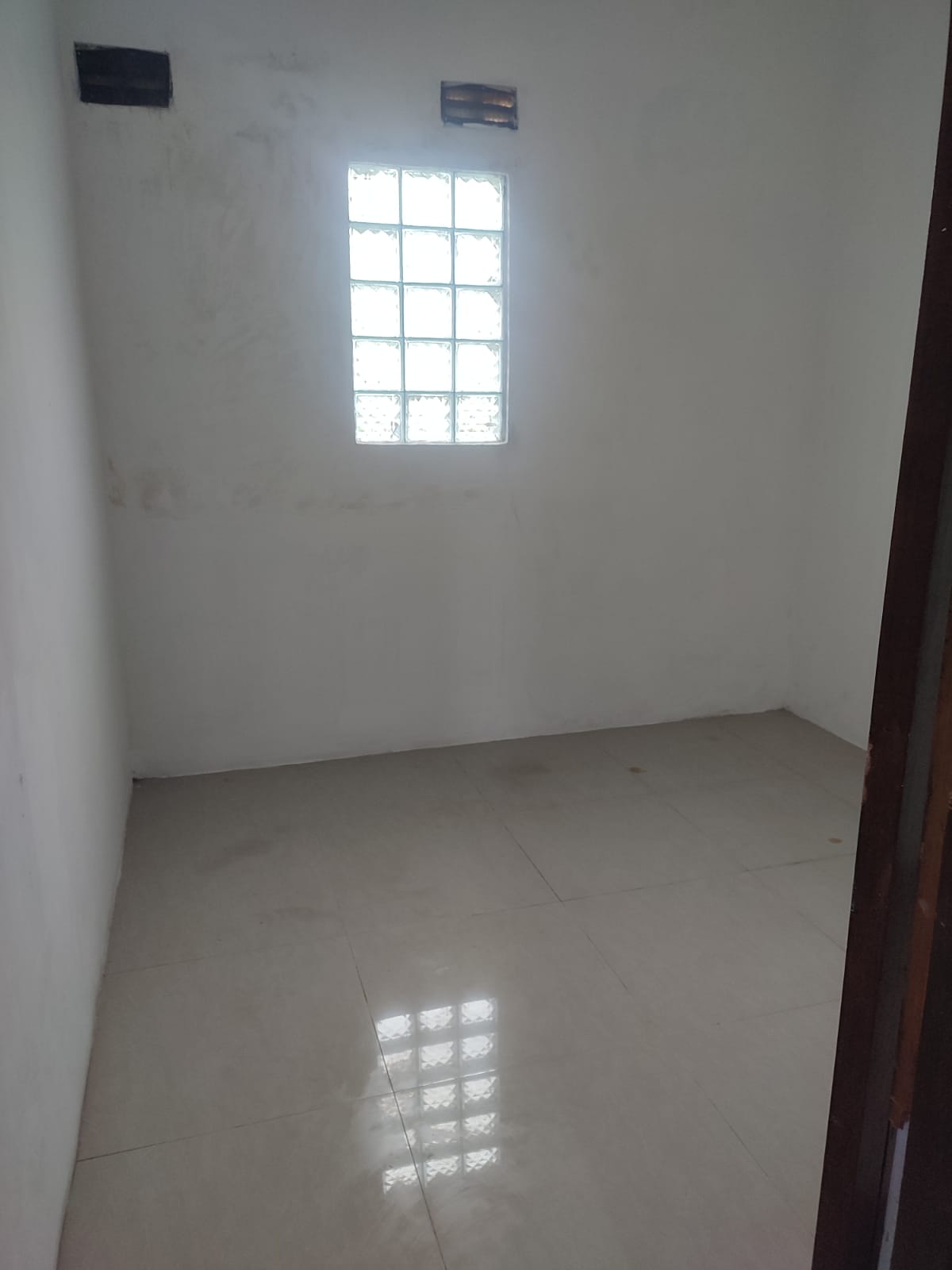 Dijual Rumah 2 Lantai Luas dan Terawat