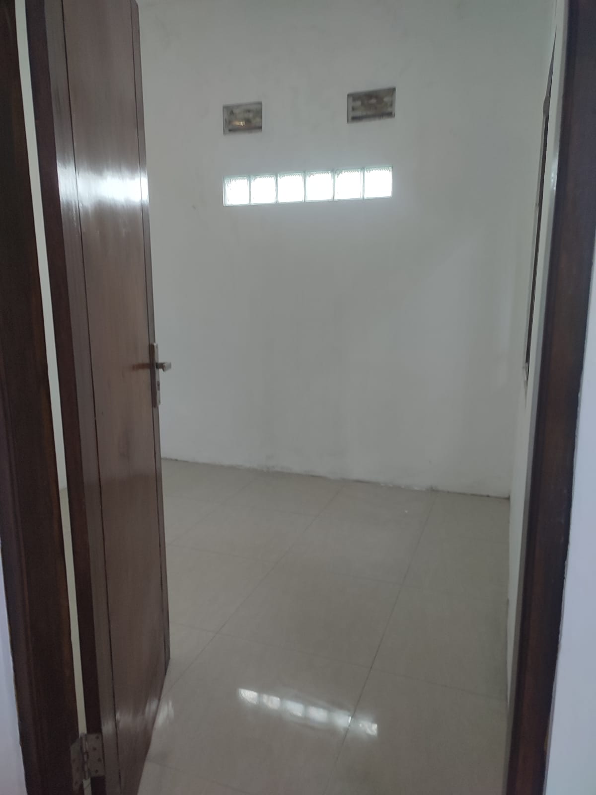 Dijual Rumah 2 Lantai Luas dan Terawat