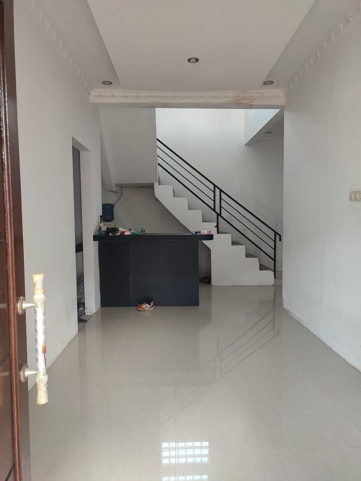 Dijual Rumah 2 Lantai Luas dan Terawat