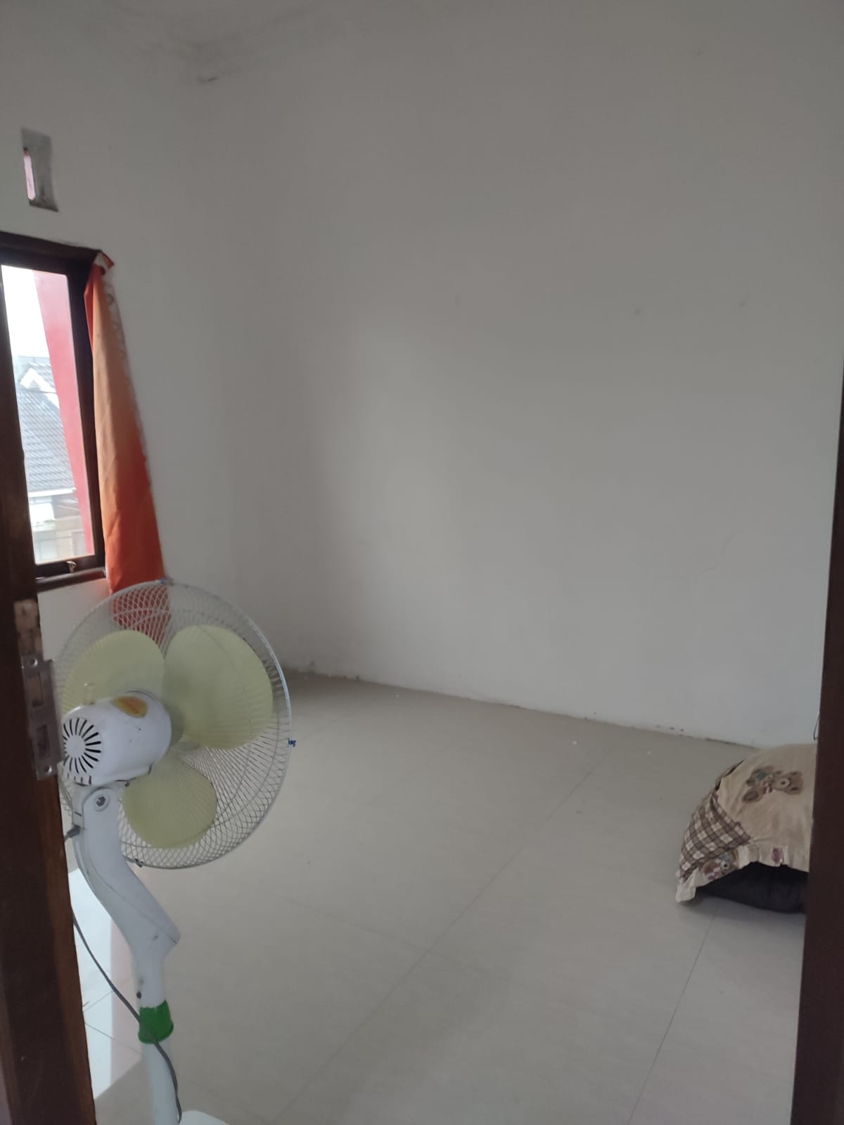 Dijual Rumah 2 Lantai Luas dan Terawat