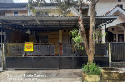 Di Sewakan Rumah 2 Lantai Luas dan Terawat Furnish