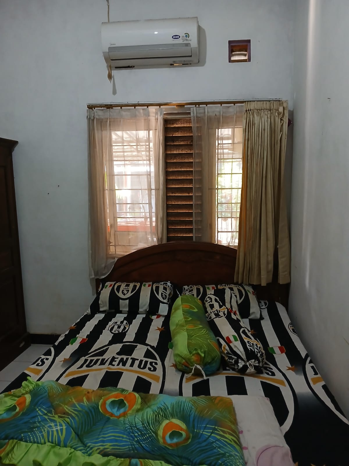 Di Sewakan Rumah 2 Lantai Luas dan Terawat Furnish