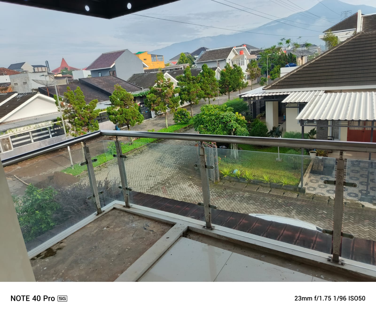 Disewakan Rumah 2 Lantai Semi Furnished Dalam Perum Purwokerto