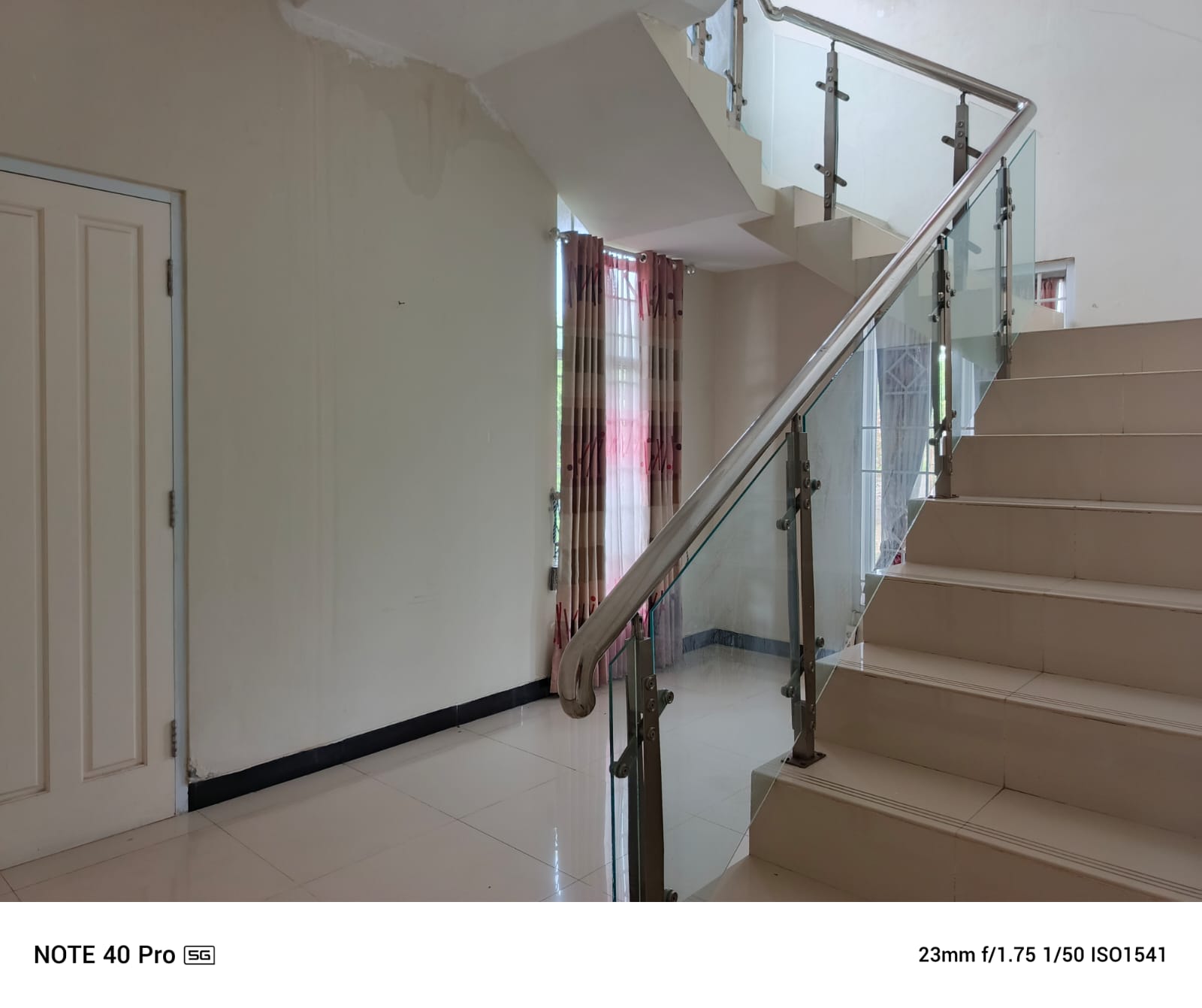 Disewakan Rumah 2 Lantai Semi Furnished Dalam Perum Purwokerto