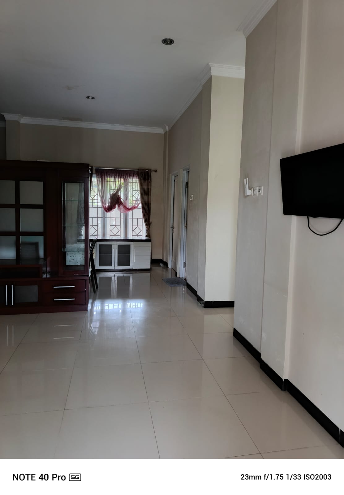 Disewakan Rumah 2 Lantai Semi Furnished Dalam Perum Purwokerto