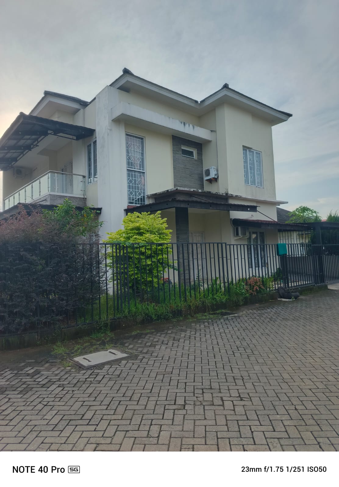 Disewakan Rumah 2 Lantai Semi Furnished Dalam Perum Purwokerto