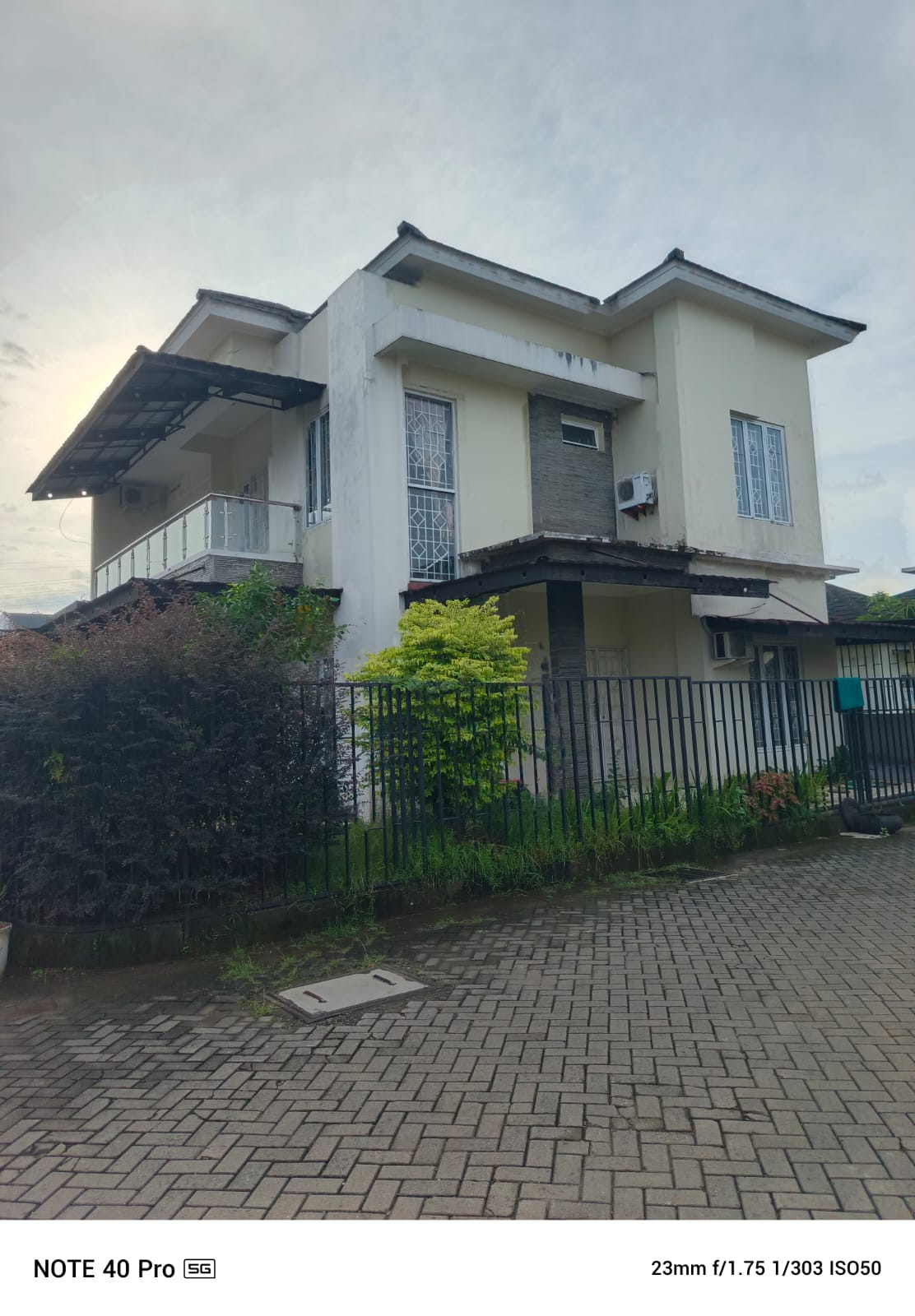 Disewakan Rumah 2 Lantai Semi Furnished Dalam Perum Purwokerto