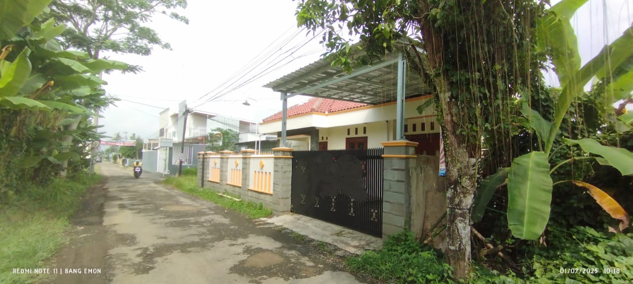 DISEWAKAN RUMAH 3 KAMAR SEJUK DEKAT PERSAWAHAN, BERKOH PURWOKERTO
