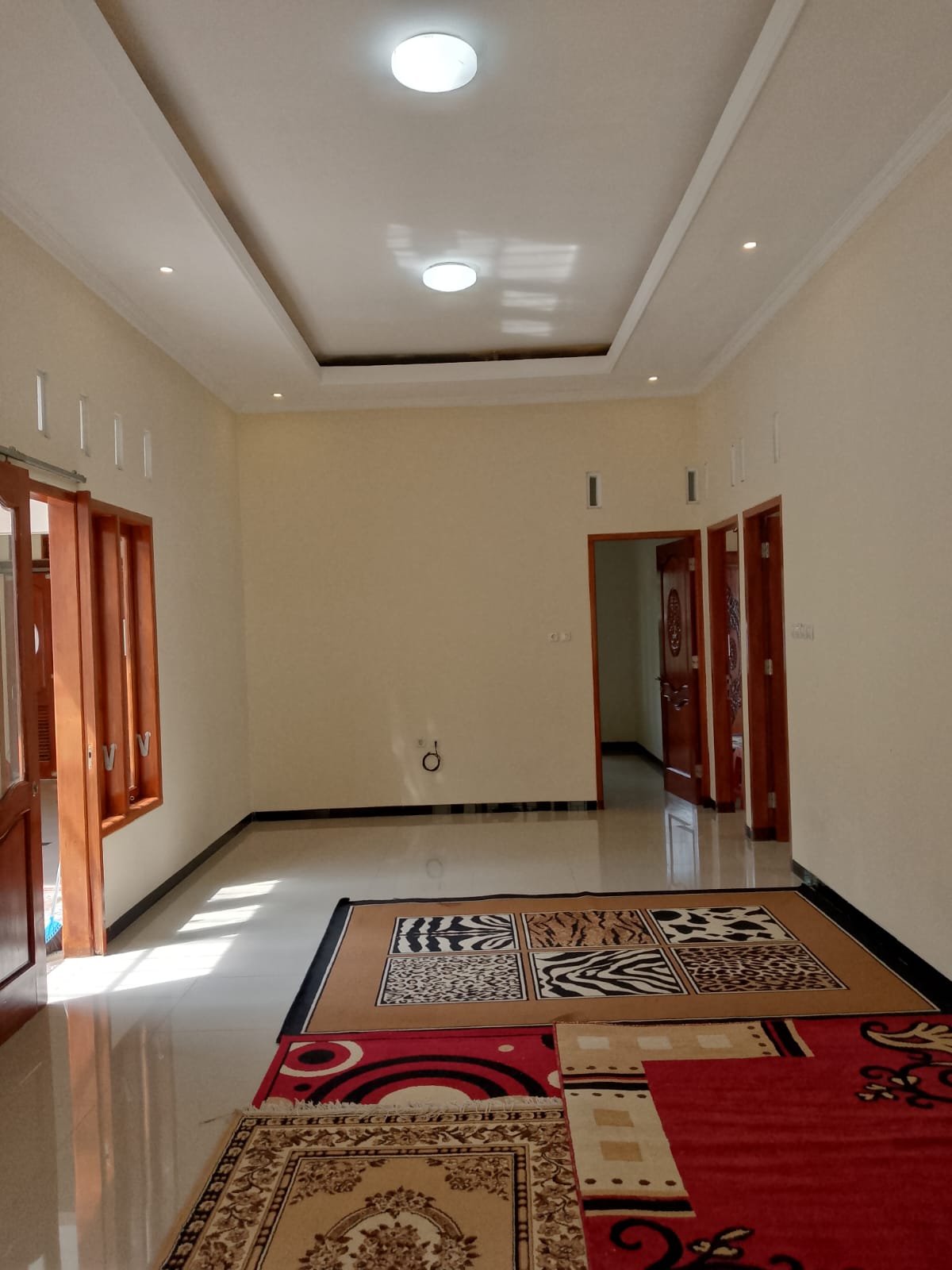 DISEWAKAN RUMAH 3 KAMAR SEJUK DEKAT PERSAWAHAN, BERKOH PURWOKERTO
