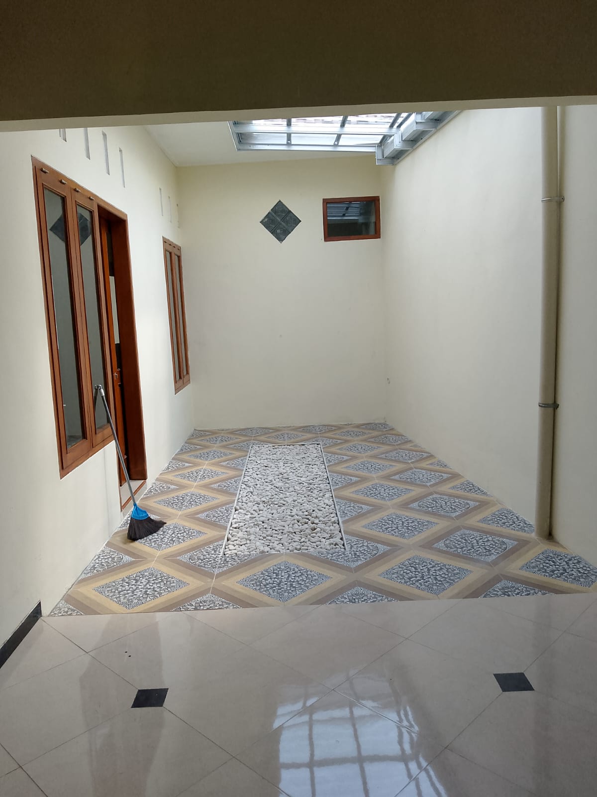 DISEWAKAN RUMAH 3 KAMAR SEJUK DEKAT PERSAWAHAN, BERKOH PURWOKERTO