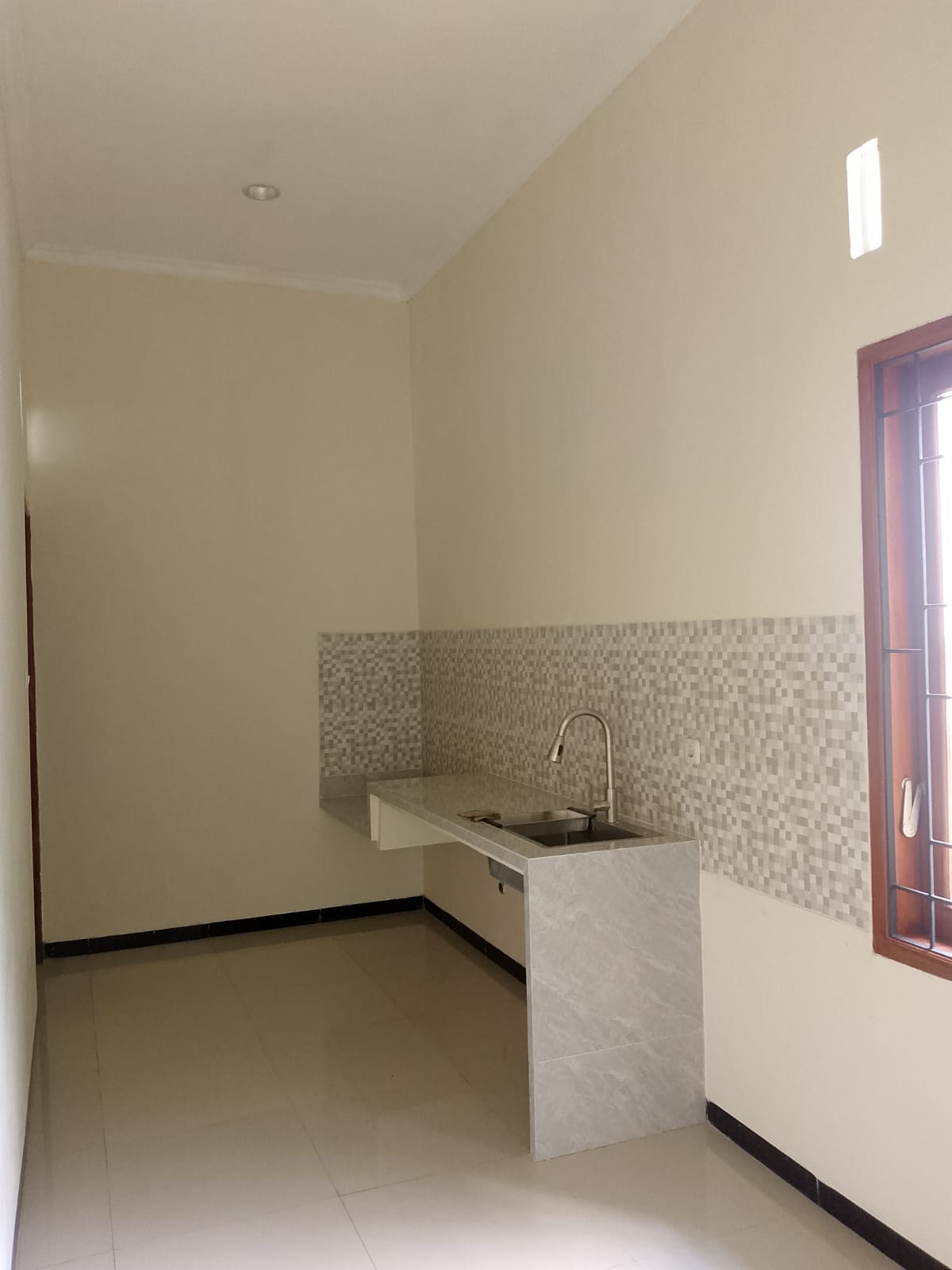 DISEWAKAN RUMAH 3 KAMAR SEJUK DEKAT PERSAWAHAN, BERKOH PURWOKERTO
