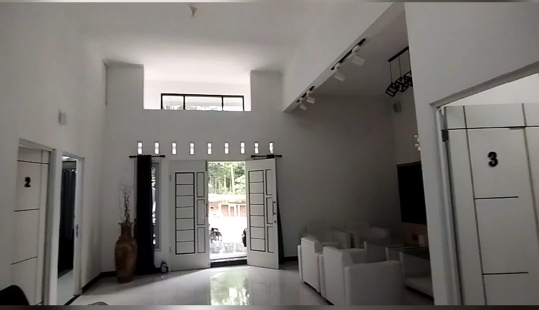 Disewakan Rumah Furnished & SwinPool, 3 Menit Kampus B Harapan Bangsa