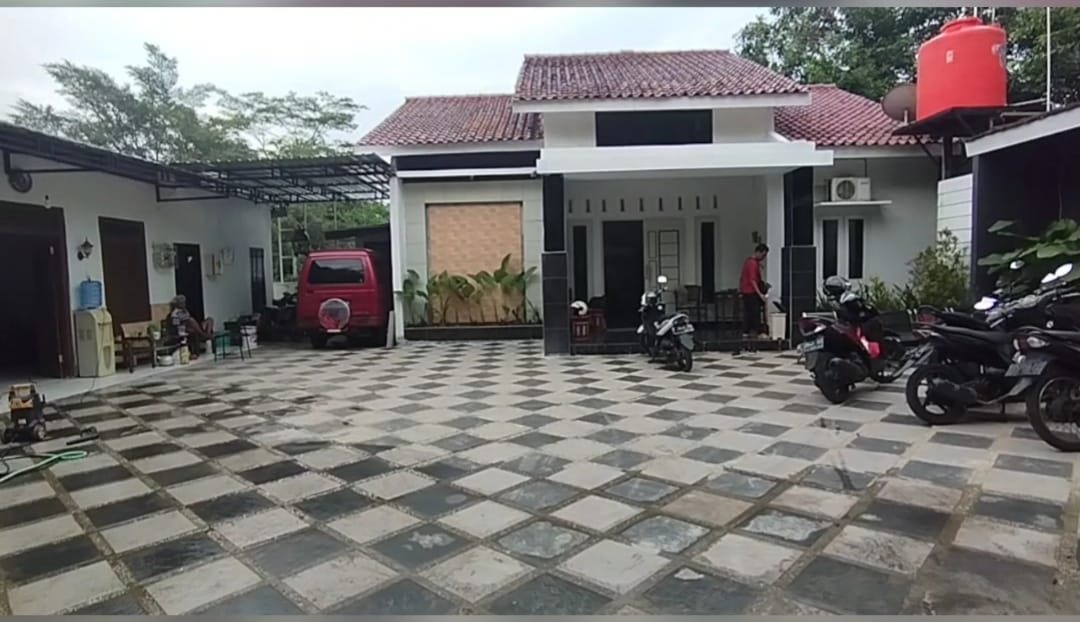 Disewakan Rumah Furnished & SwinPool, 3 Menit Kampus B Harapan Bangsa