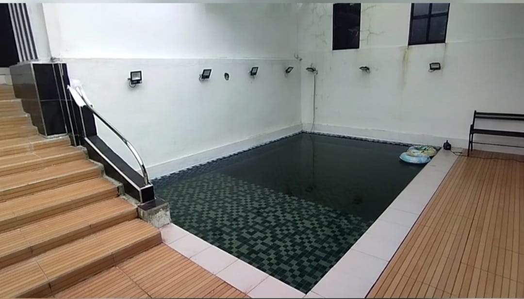 Disewakan Rumah Furnished & SwinPool, 3 Menit Kampus B Harapan Bangsa