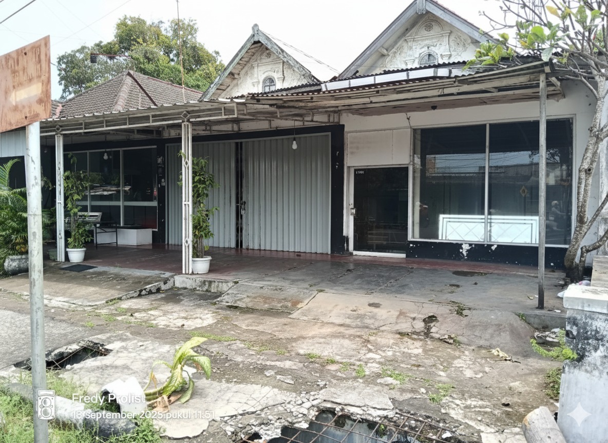 Dijual Tanah Bonus Rumah Lebar 27 Meter - 1 Menit ke Alun-Alun Cilacap