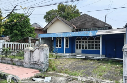 Dijual Tanah Bonus Rumah Lebar 27 Meter - 1 Menit ke Alun-Alun Cilacap