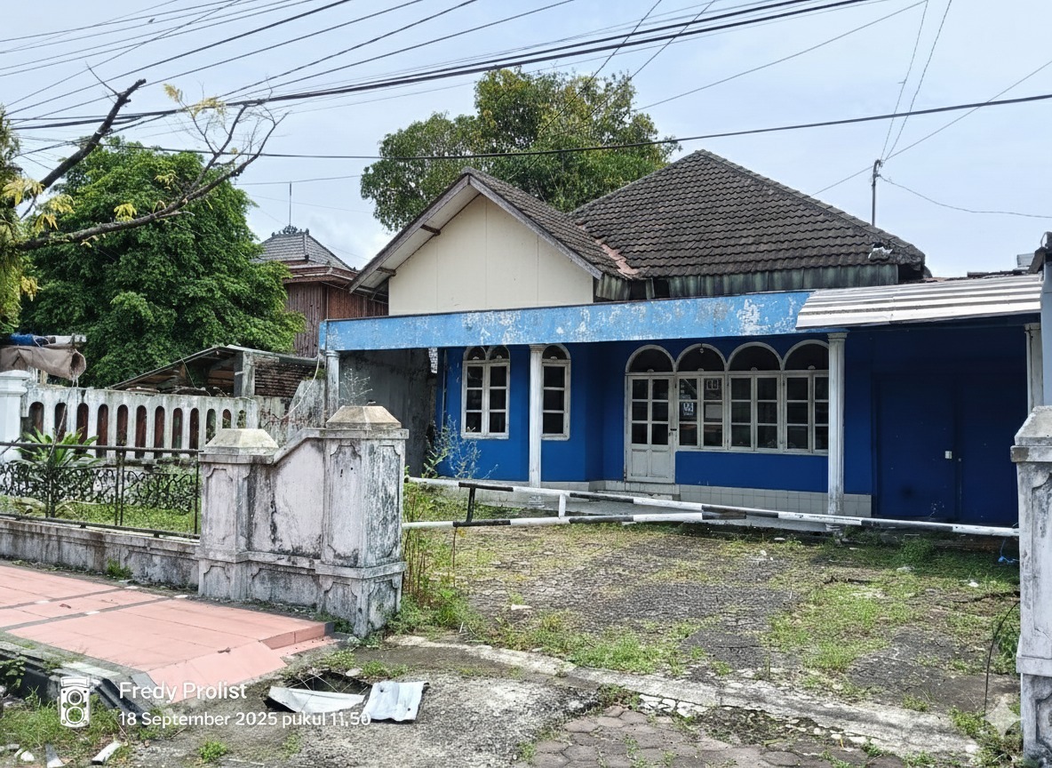 Dijual Tanah Bonus Rumah Lebar 27 Meter - 1 Menit ke Alun-Alun Cilacap