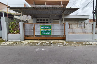 Rumah Hook Tengah kota Purwokerto Bonus AC