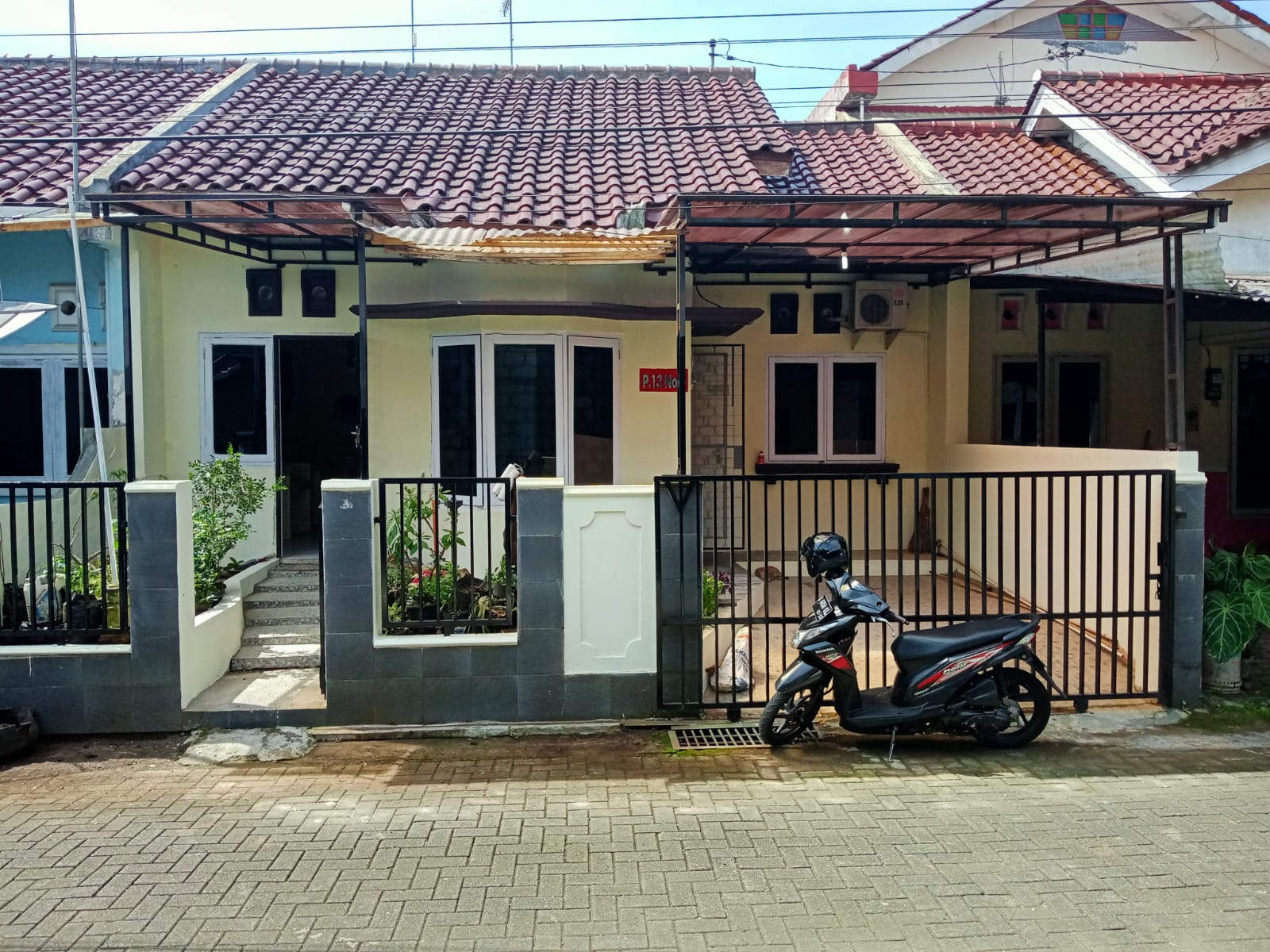 DIJUAL  RUMAH SIAP PAKAI DI PERUM PURI HIJAU