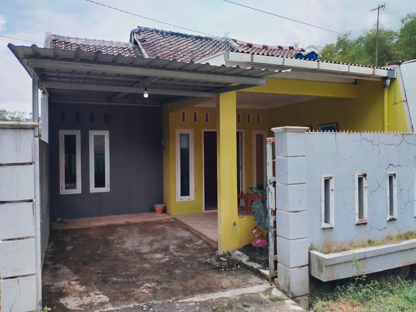 DIJUAL RUMAH DENGAN KONSTRUKSI CAKAR AYAM SIAP NAIK DI PURI KALIMANAH