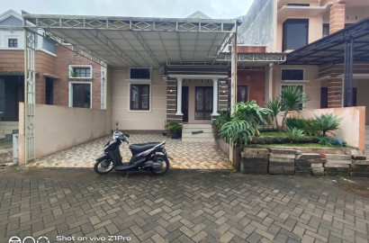 Rumah Bagus Lokasi Dekat UNSUD - Sapphire Pandak