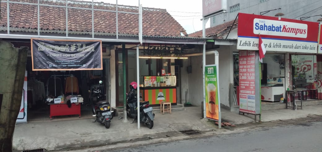 Dijual Rumah Kos 10 Kamar Bonus Kios 2 Menit ke Unsud