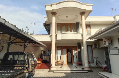 Rumah Bagus 2 Lantai Selangkah Taman Kota - Karang Klesem