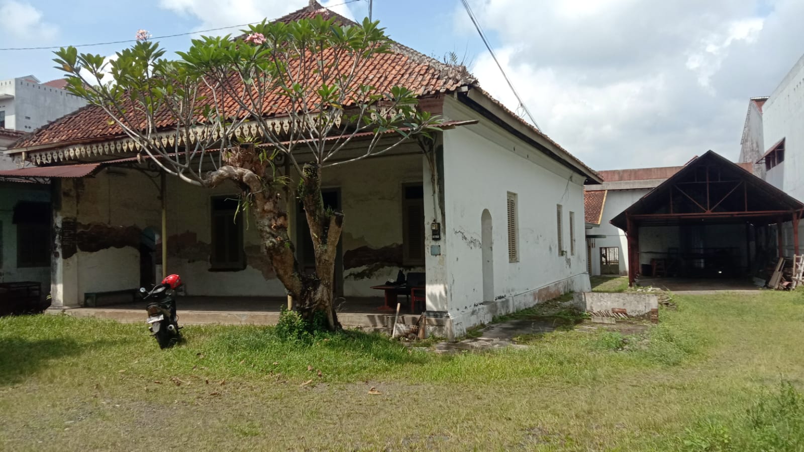 Dijual Tanah Bonus Rumah Klasik Pusat Kota Purwokerto - Jl Jendral Sudirman