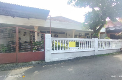 Rumah 3 Kamar Hook, 2 Menit Kuliner GOR Satria-Purwokerto Lor