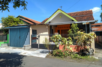 Dijual Rumah Bagus bonus kios ,4 Menit ke Wisata Pantai Teluk Penyu