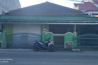 Rumah Pinggir Jalan 5 Menit Ke Alun-Alun - Karang Kobar