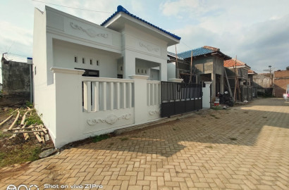 Rumah Bagus Bangunan Baru Lokasi 4 Menit Ke Rita Super Mall Purwokerto -Sawangan