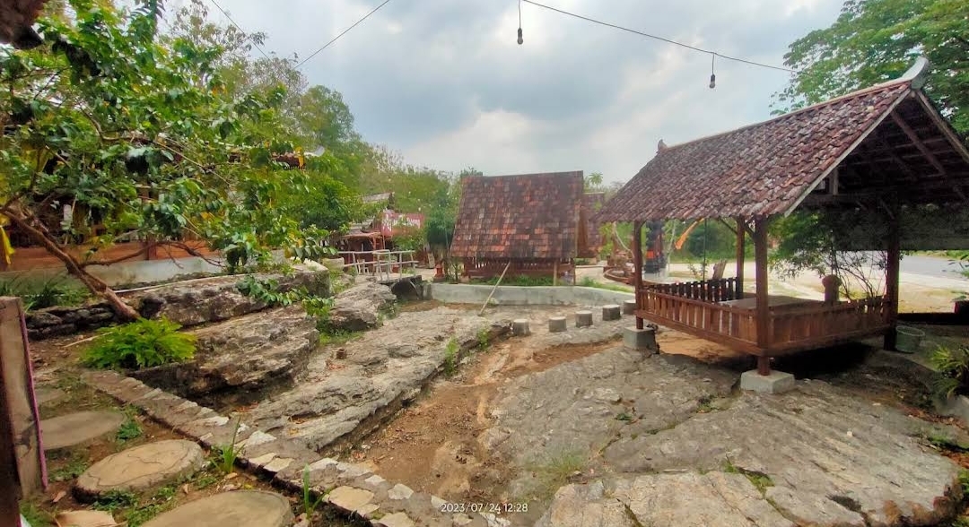 Dijual Rumah Makan Pinggir Jalan Raya Propinsi Yogyakarta  -  Gunung Kidul