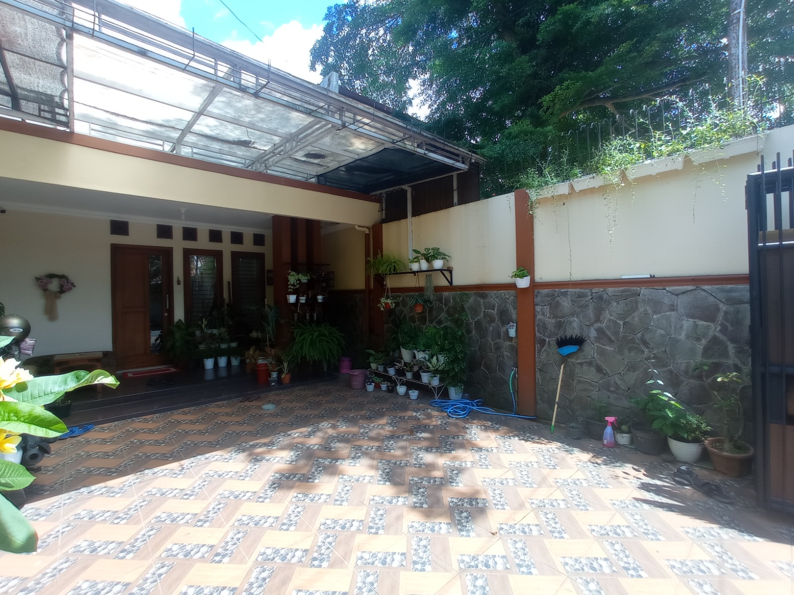 Dijual Rumah Cantik dan Mewah 2 Lantai 1/2 menit ke Alun Alun Purwokerto