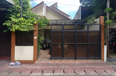 Dijual Rumah Cantik dan Mewah 2 Lantai 1/2 menit ke Alun Alun Purwokerto