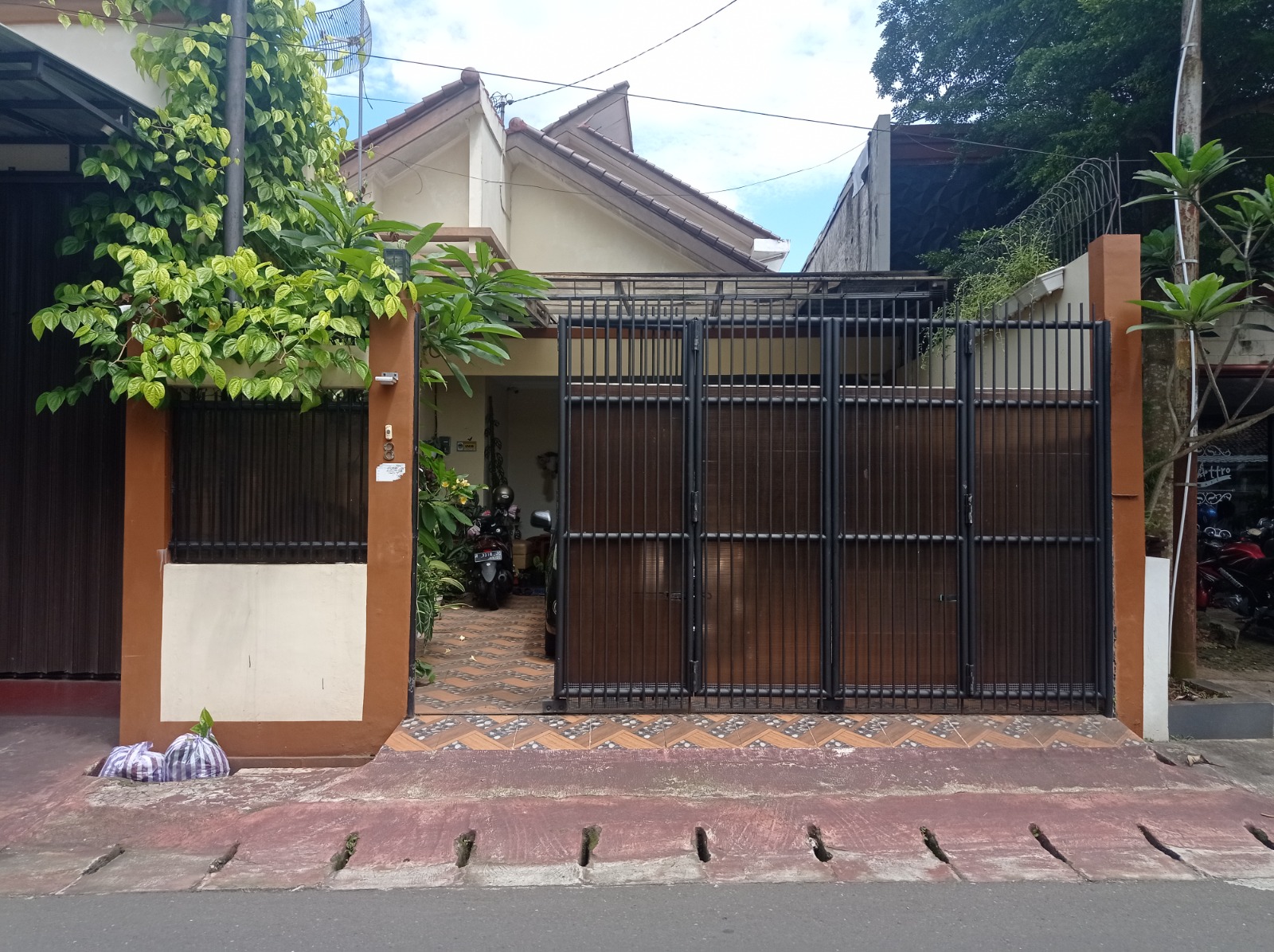 Dijual Rumah Cantik dan Mewah 2 Lantai 1/2 menit ke Alun Alun Purwokerto