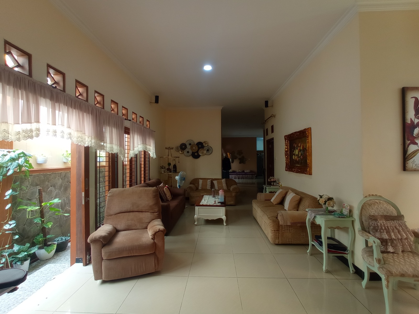 Dijual Rumah Cantik dan Mewah 2 Lantai 1/2 menit ke Alun Alun Purwokerto