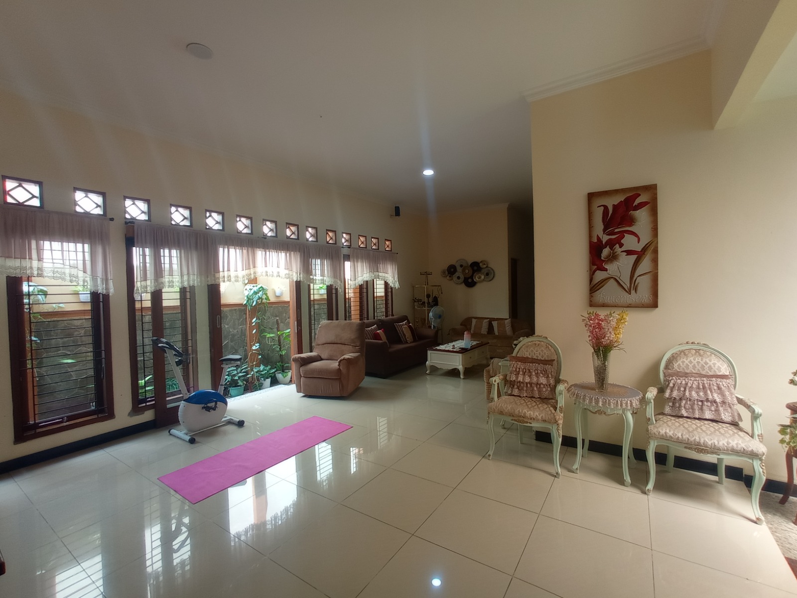 Dijual Rumah Cantik dan Mewah 2 Lantai 1/2 menit ke Alun Alun Purwokerto